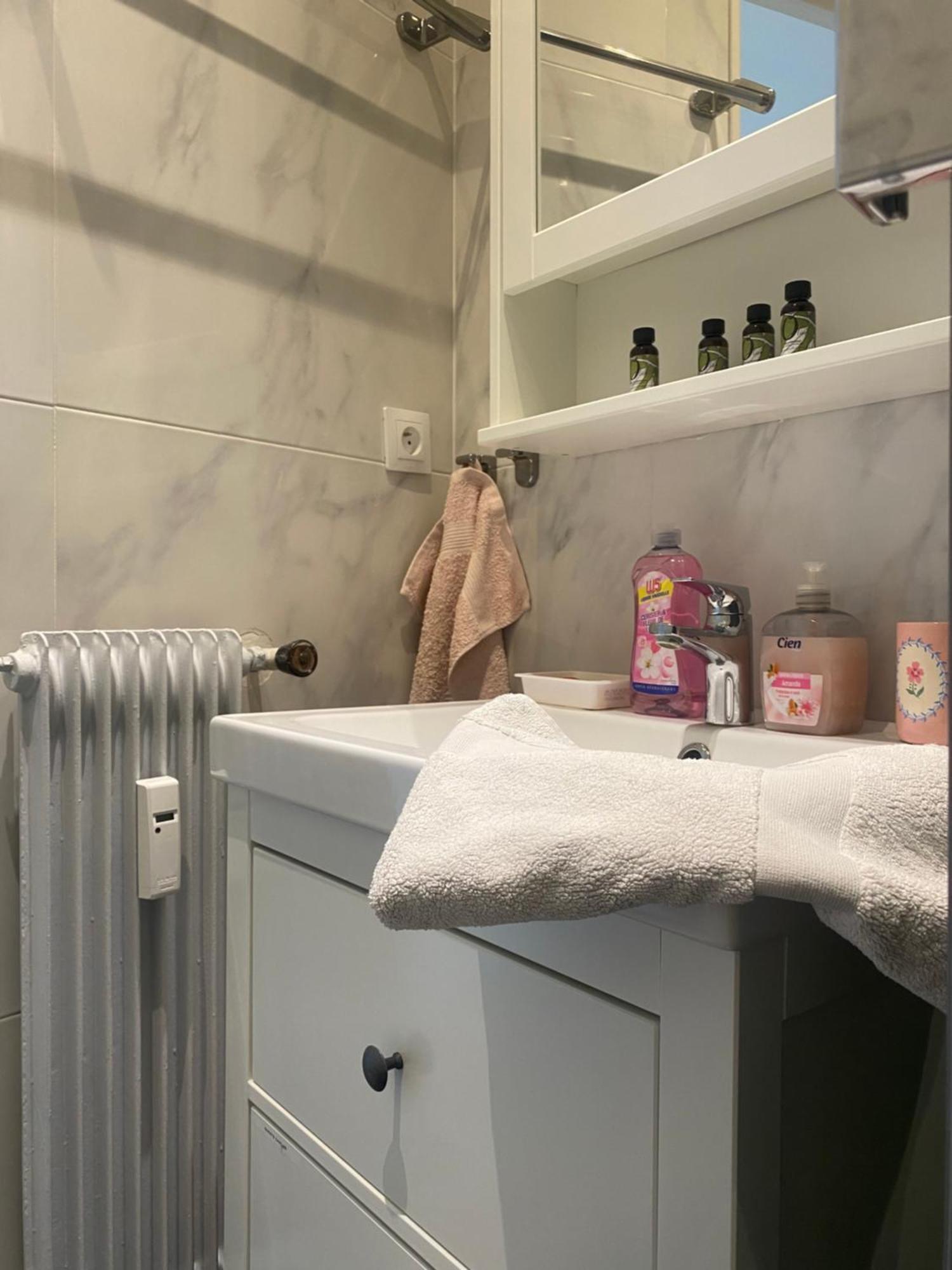 Mirela'S Private Room With Key, Ac, Lift & Balcony In The Center Of Nice On The Cote D'Azur Exterior photo